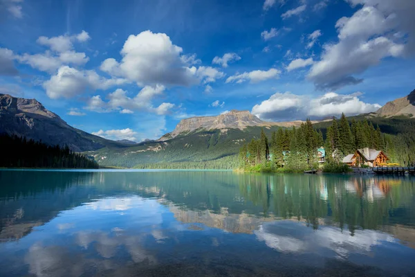 Danau Emerald Yang Indah Taman Nasional Yoho British Columbia Kanada — Stok Foto