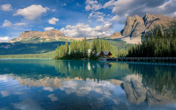 Beautiful Emerald Lake Yoho National Park British Columbia Canada — стокове фото