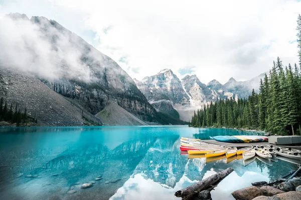 Όμορφη Λίμνη Moraine Banff Εθνικό Πάρκο Αλμπέρτα Καναδάς — Φωτογραφία Αρχείου