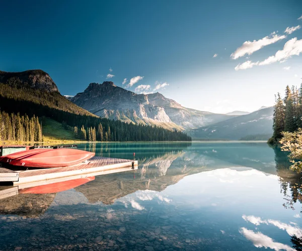 Hermoso Lago Esmeralda Verano Parque Nacional Yoho Columbia Británica Canadá — Foto de Stock