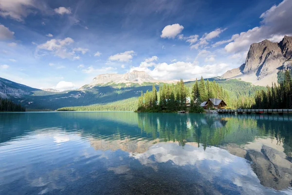 Hermoso Lago Esmeralda Verano Parque Nacional Yoho Columbia Británica Canadá — Foto de Stock