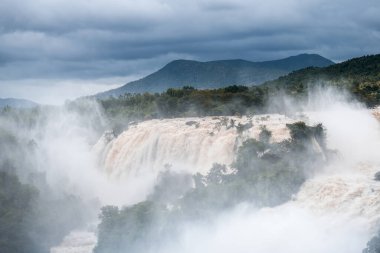 Shivanasamudra, Hindistan 'ın Karnataka eyaletinin Chamaradagar ilçesine düştü.