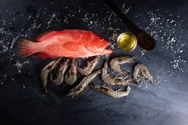 Red Snapper Roher Fisch Auf Der Tischplatte — Stockfoto