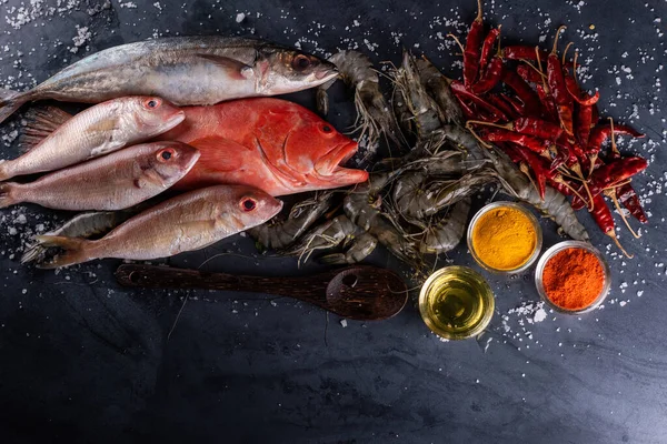 Red Snapper Roher Fisch Auf Der Tischplatte — Stockfoto