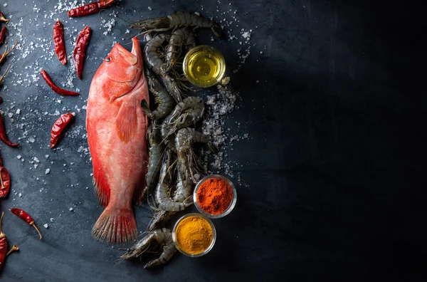 Red Snapper Roher Fisch Auf Der Tischplatte — Stockfoto