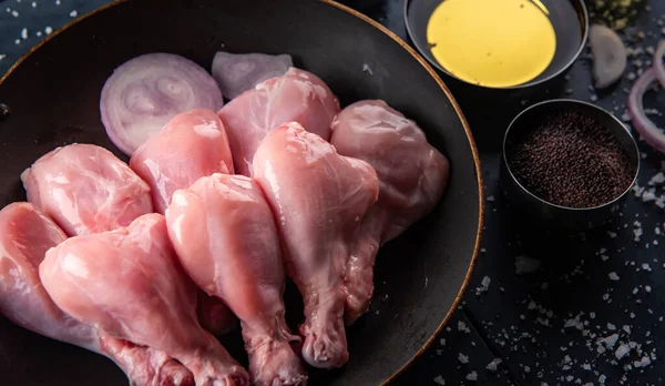 Pollo Crudo Mesa Cocina —  Fotos de Stock