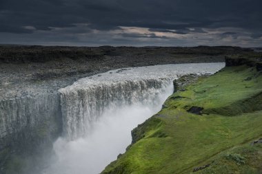 Yazın Dettifoss Şelalesi, İzlanda
