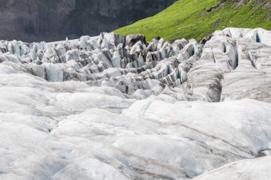 Buzul üzerindeki güzel manzara.