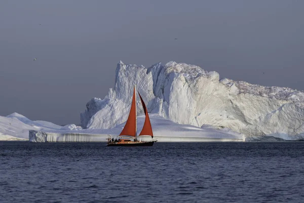 Bela Paisagem Com Grandes Icebergs — Fotografia de Stock