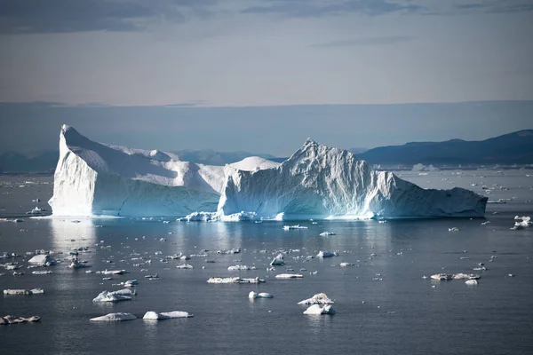 Bellissimo Paesaggio Con Grandi Iceberg — Foto Stock