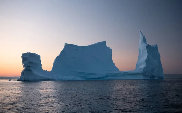 美丽的风景和巨大的冰山 — 图库照片