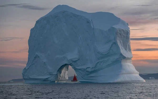 Hermoso Paisaje Con Grandes Icebergs —  Fotos de Stock