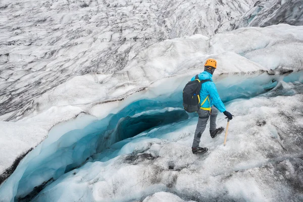 People Hike Glacier — Stock Photo, Image