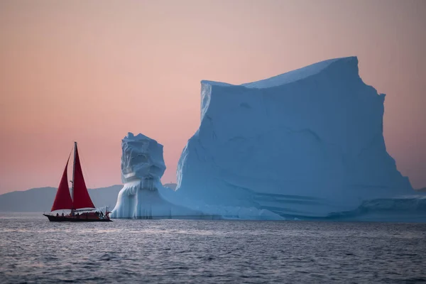 Beau Paysage Avec Grands Icebergs — Photo