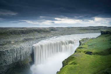 Yazın Dettifoss Şelalesi, İzlanda