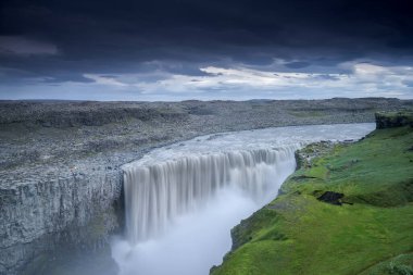 Yazın Dettifoss Şelalesi, İzlanda