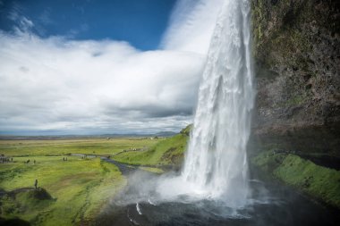 Seljalandsfoss Şelalesi Yazın İzlanda 'da