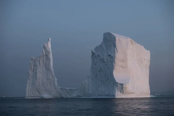 Bela Paisagem Com Grandes Icebergs — Fotografia de Stock