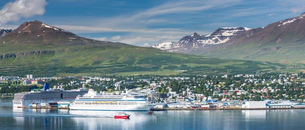 夏天冰岛美丽的Akureyri市 — 图库照片