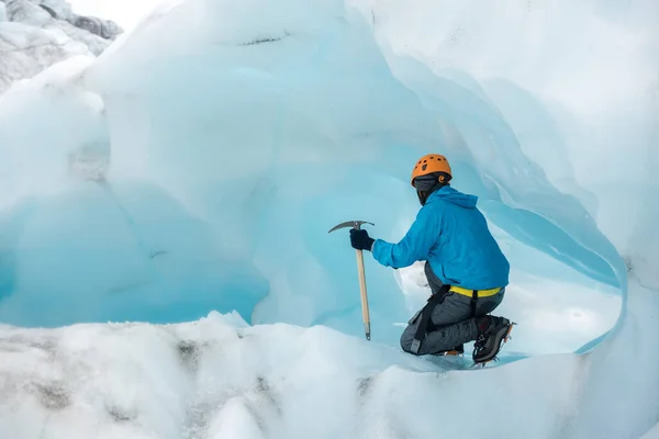 Pessoas Caminham Glaciar — Fotografia de Stock