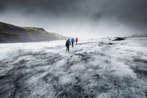 Folk Vandrar Glaciären — Stockfoto