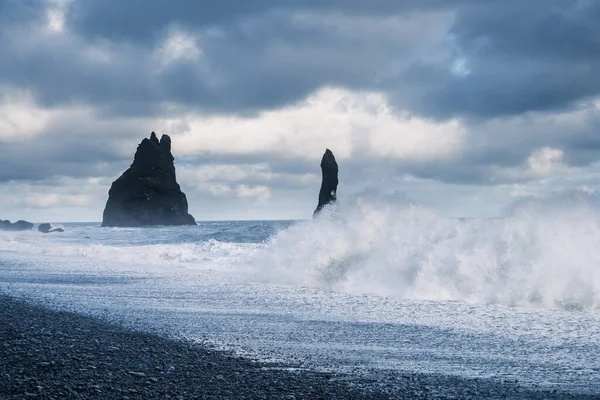 Пляж Рейхара Black Beach Вике Исландия — стоковое фото