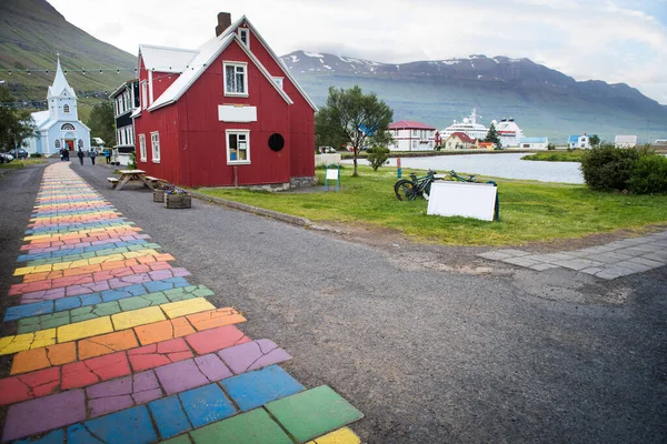 Kaunis Seydisfjordur Pieni Kaupunki Itä Islannissa — kuvapankkivalokuva