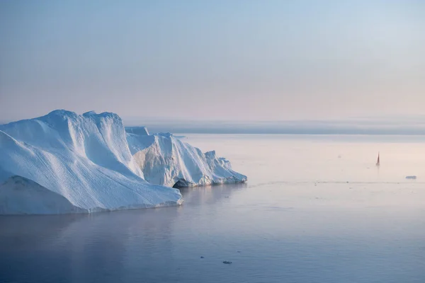 Schöne Landschaft Mit Großen Eisbergen — Stockfoto