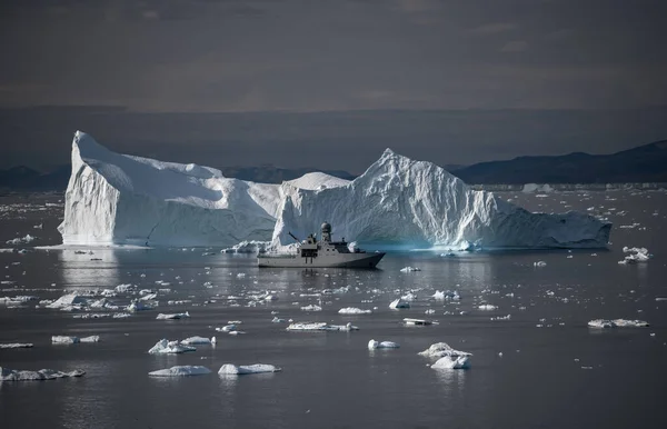 Vakkert Landskap Med Store Isfjell – stockfoto