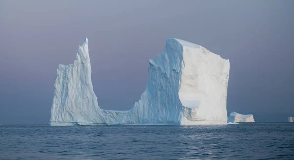 Красивий Пейзаж Великими Айсбергами — стокове фото