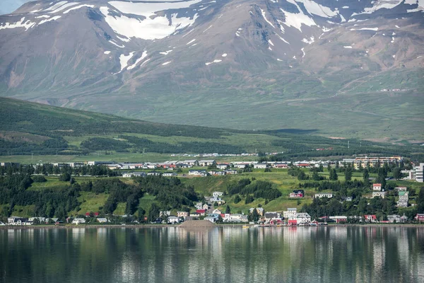 Gyönyörű Akureyri Város Izlandon Nyáron — Stock Fotó