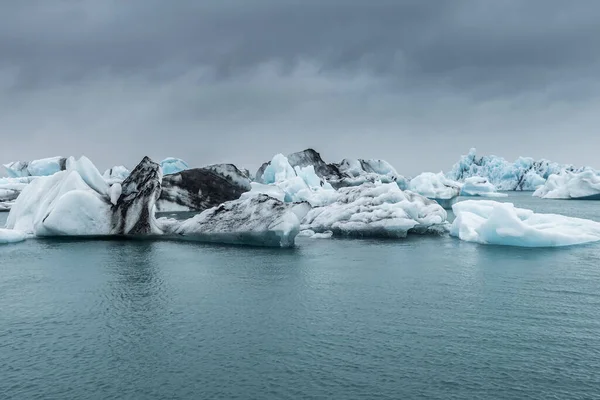 アイスランドのジョクルサロン氷河の氷のラグーン — ストック写真