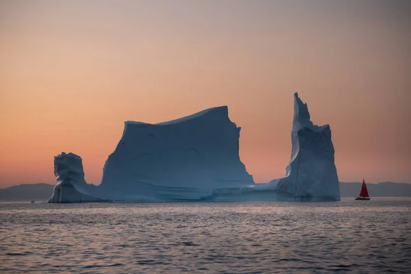 Bela Paisagem Com Grandes Icebergs — Fotografia de Stock