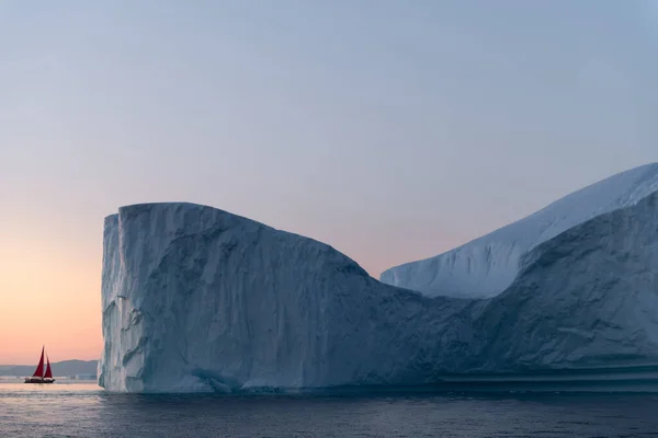 Schöne Landschaft Mit Großen Eisbergen — Stockfoto