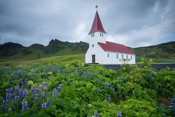 Gereja Indah Vik Musim Panas Islandia — Stok Foto