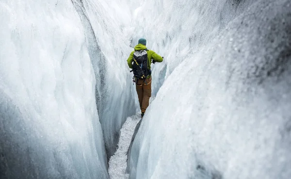 People Hike Glacier — Stock Photo, Image