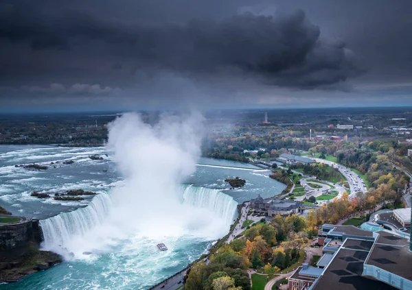 Air Terjun Niagara Yang Indah Malam Hari Stok Foto Bebas Royalti