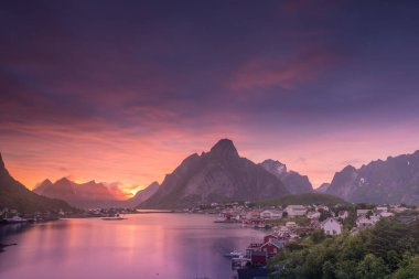 Norveç 'te yaz mevsiminde Lofoten Adaları' nda güzel bir manzara