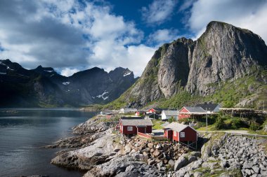 Norveç 'in Lofoten Adası' ndaki Hamnoy balıkçı köyü