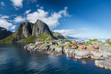 Norveç 'in Lofoten Adası' ndaki Hamnoy balıkçı köyü