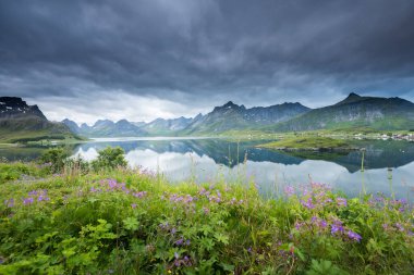 Norveç 'te yaz mevsiminde Lofoten Adaları' nda güzel bir manzara