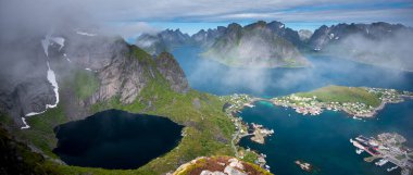 Norveç, Lofoten Adası 'ndaki Reinebringen manzarasından güzel manzara