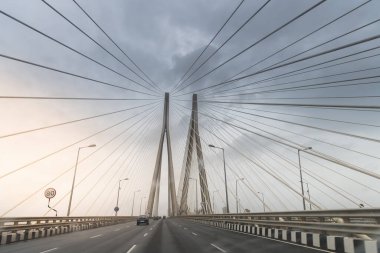 Bandra Worli Sea Link, Hindistan 'ın Mumbai şehrinde bulunan bir köprü.