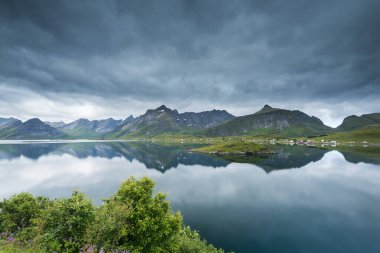 Norveç 'te yaz mevsiminde Lofoten Adaları' nda güzel bir manzara