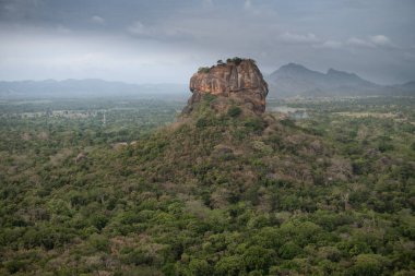 Pidurangala kayası Sri Lanka 'dan Sigirya aslan kalesi