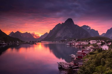 Norveç 'te yaz mevsiminde Lofoten Adaları' nda güzel bir manzara