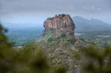 Pidurangala kayası Sri Lanka 'dan Sigirya aslan kalesi
