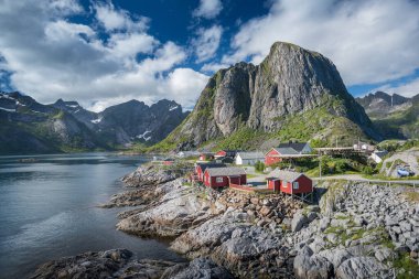 Norveç 'in Lofoten Adası' ndaki Hamnoy balıkçı köyü