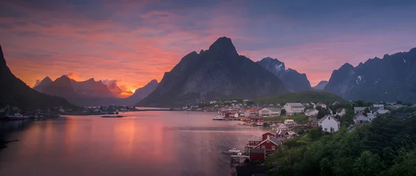 Middernacht Zon Zonsondergang Het Vissersdorp Reine Lofoten Eilanden Zomer Noorwegen — Stockfoto