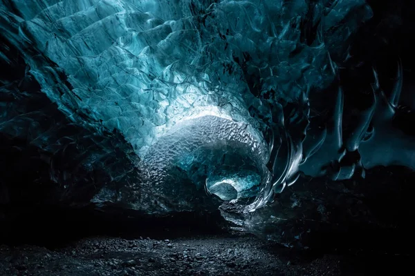 Μέσα Μια Παγωμένη Σπηλιά Στην Ισλανδία — Φωτογραφία Αρχείου